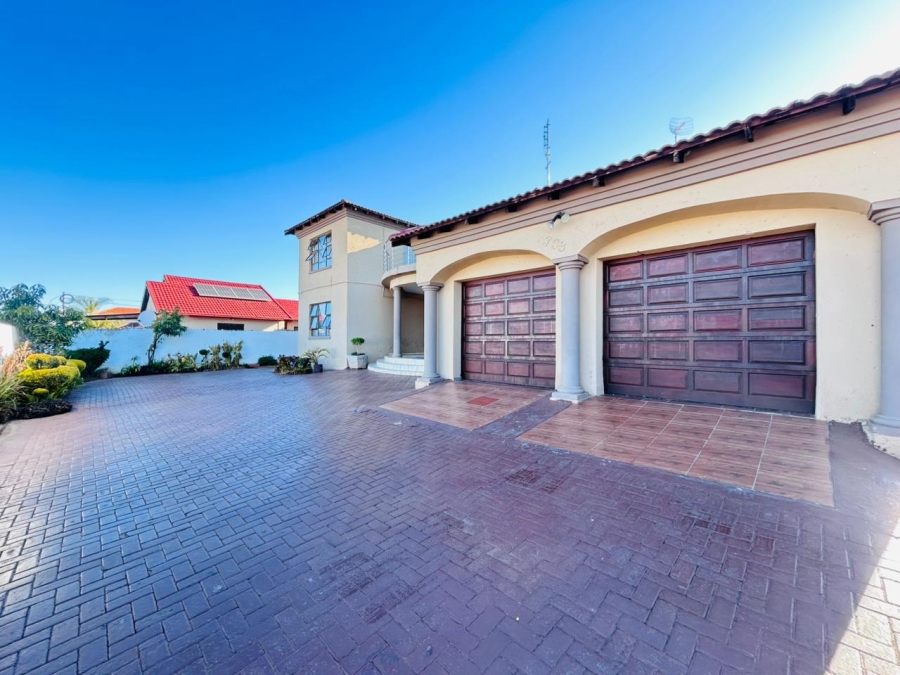 11 Bedroom Property for Sale in Mogwase North West
